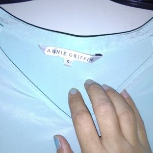 Quarter lenghth sleeve light blue blouse